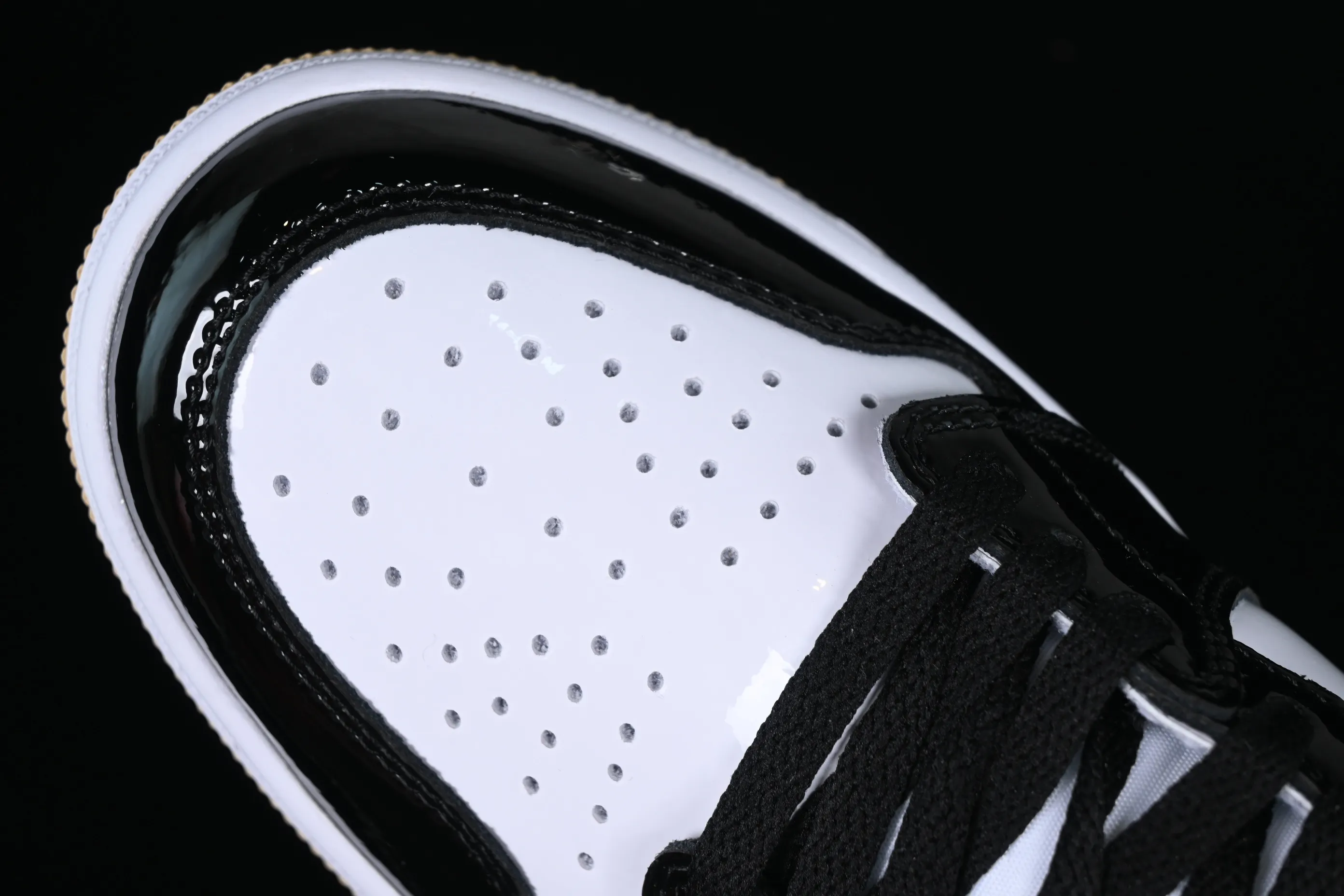 All categories Air Jordan Jordan series basketball shoes Air Jordan 1 High Air Jordan 1 Retro High "ComplexCon" AJ1 Joe 1 Black Gold Mandarin Duck 861428-001